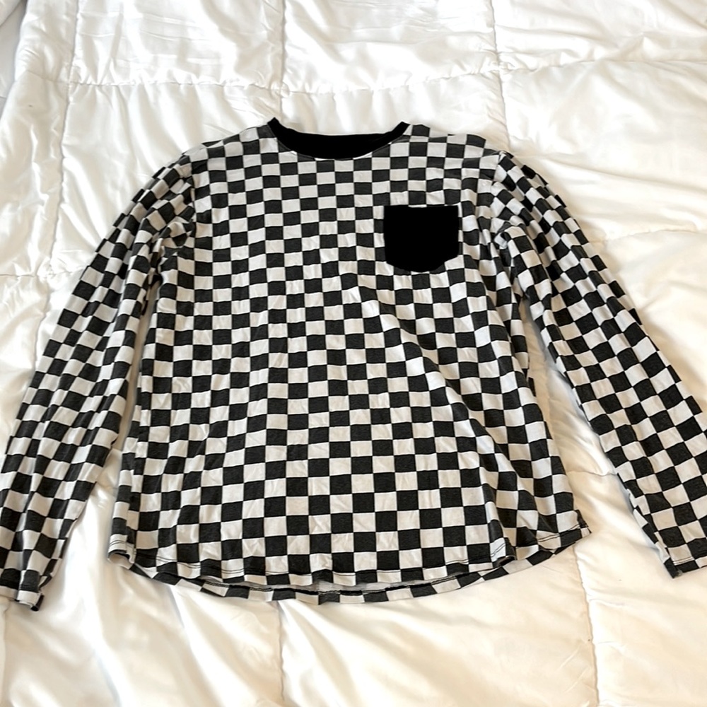 good condition checkered long sleeved shirt with front pocket size L